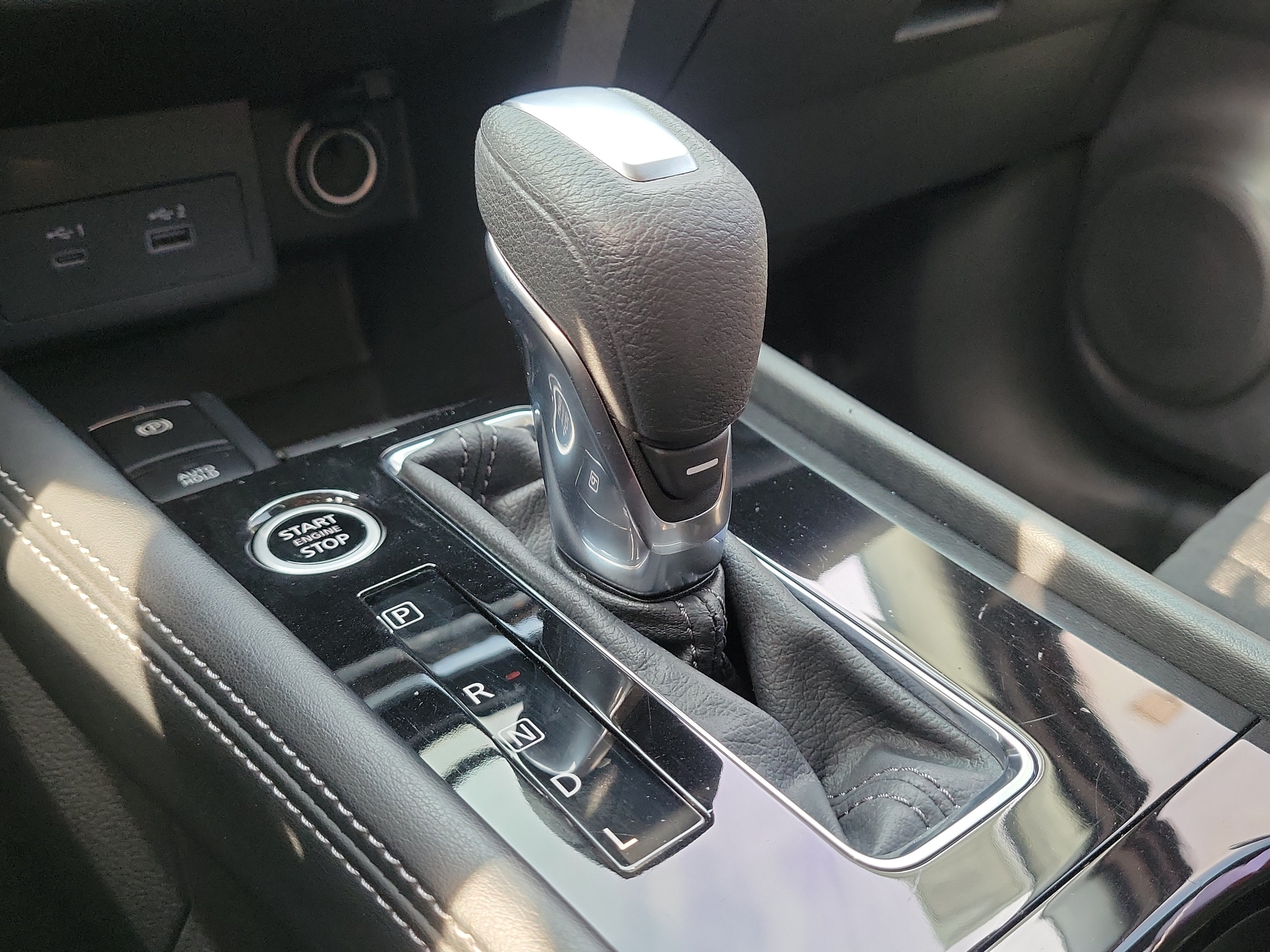 Certified 2023 Nissan Kicks SR FWD image 30