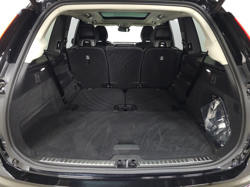 Certified 2026 Volvo XC90 B6 Ultra AWD/4WD image 9
