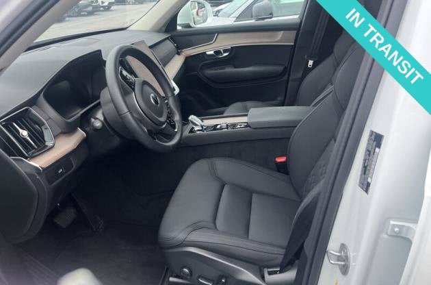 Used 2025 Volvo XC90 B5 Core AWD/4WD image 2
