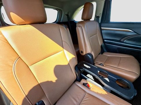 Used 2019 Toyota Highlander Limited AWD/4WD image 30