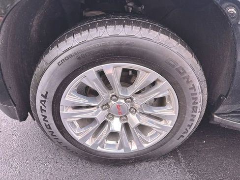 Used 2025 GMC Yukon XL Denali AWD/4WD image 33