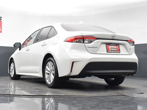 Used 2025 Toyota Corolla LE w/ LE Premium Package image 27