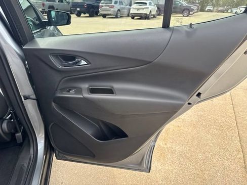 Used 2024 Chevrolet Equinox LT FWD image 16