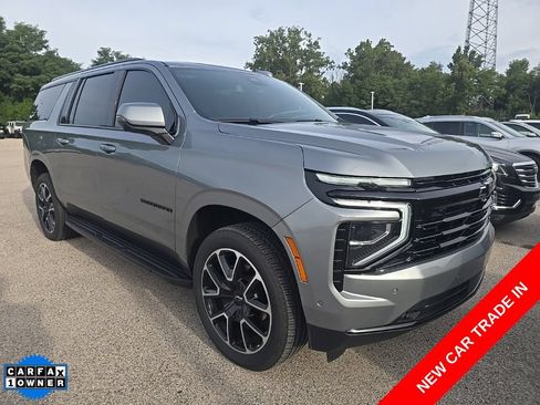 Used 2026 Chevrolet Suburban RST w/ Comfort Package AWD/4WD image 2