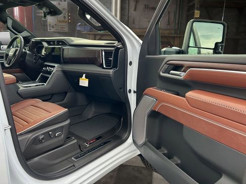 New 2026 GMC Sierra 2500 Denali Ultimate w/ LPO, Black Badging Package AWD/4WD image 17
