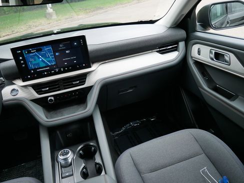 Used 2026 Ford Explorer Active AWD/4WD image 11