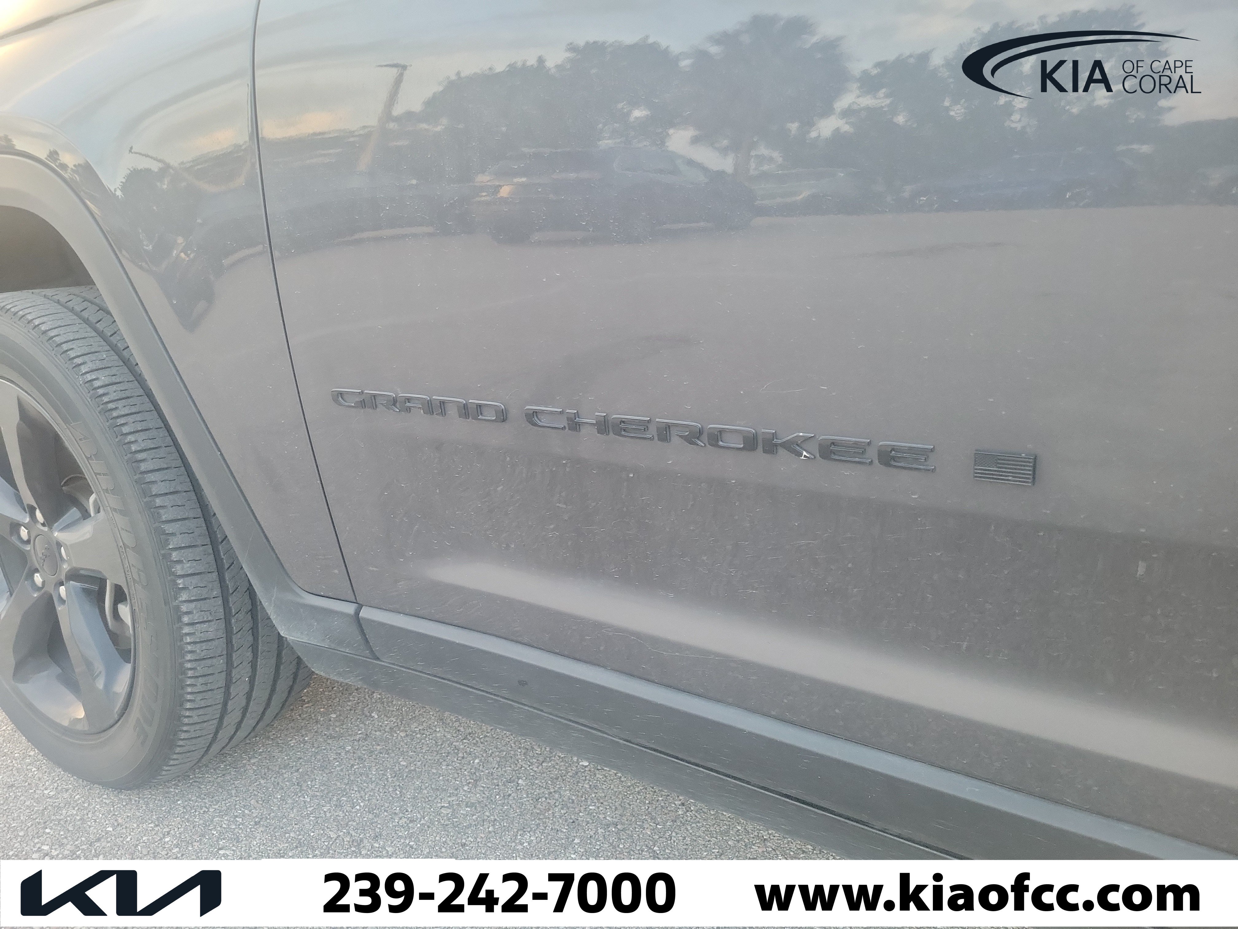 Used 2023 Jeep Grand Cherokee L Laredo AWD/4WD image 8