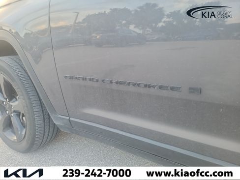 Used 2023 Jeep Grand Cherokee L Laredo AWD/4WD image 8