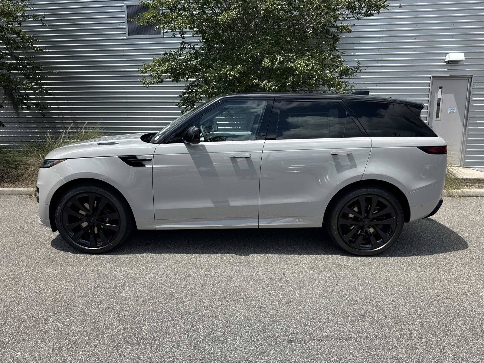 New 2027 Land Rover Range Rover Sport Dynamic SE AWD/4WD image 2