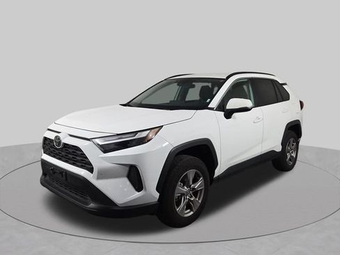 Used 2025 Toyota RAV4 XLE AWD/4WD image 2