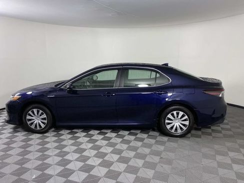 Used 2021 Toyota Camry LE FWD image 5