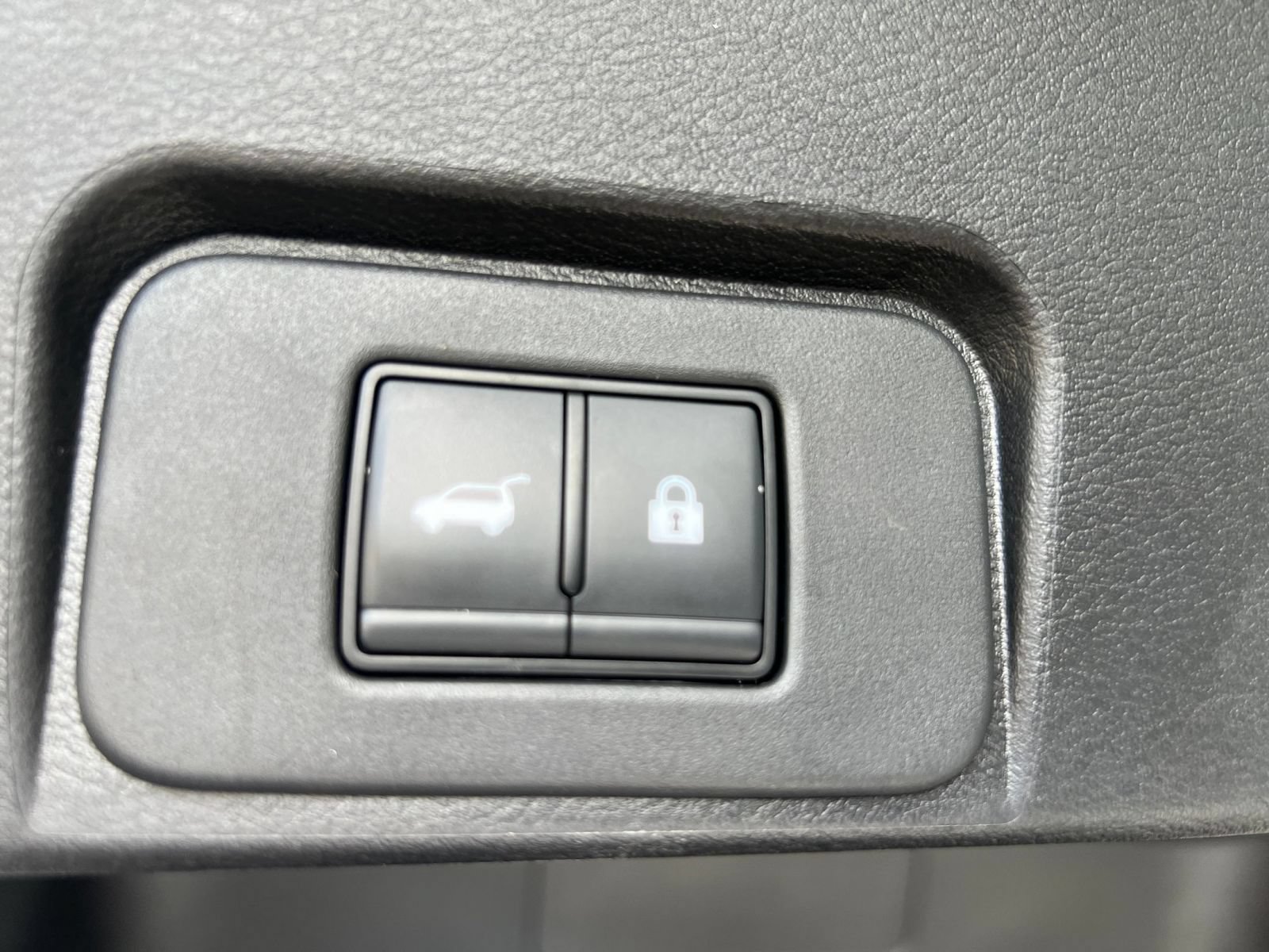 Used 2025 Nissan Rogue SV AWD/4WD image 20