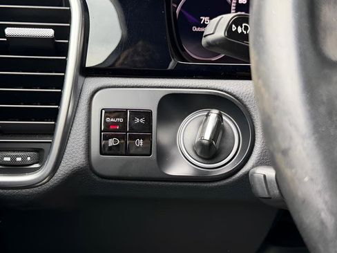 Used 2019 Porsche Cayenne S image 42