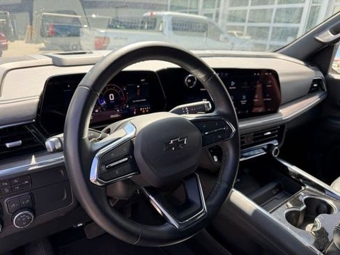 Used 2025 Chevrolet Suburban Z71 image 8