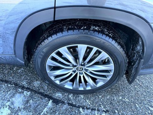 Used 2021 Toyota Highlander Platinum image 24