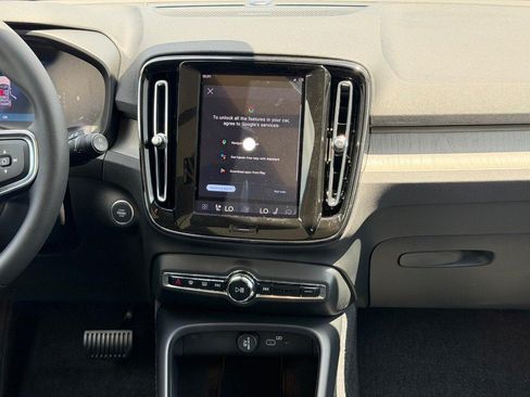 New 2026 Volvo XC40 B5 Plus w/ Climate Package AWD/4WD image 7