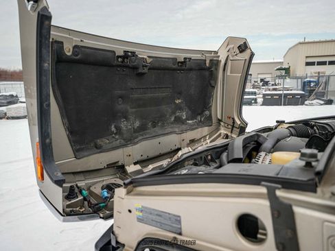 Used 2003 HUMMER H2 w/ Preferred Equipment Group image 18