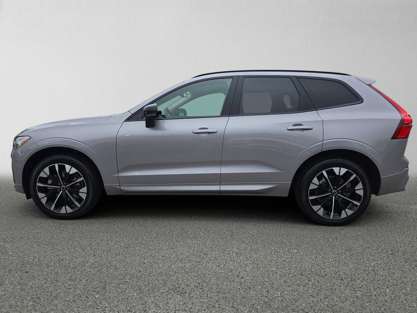 Used 2026 Volvo XC60 B5 Plus w/ Climate Package AWD/4WD image 6