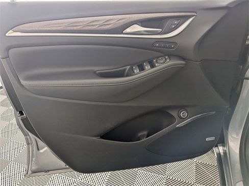 Used 2023 Buick Enclave Avenir w/ Avenir Technology Package image 10