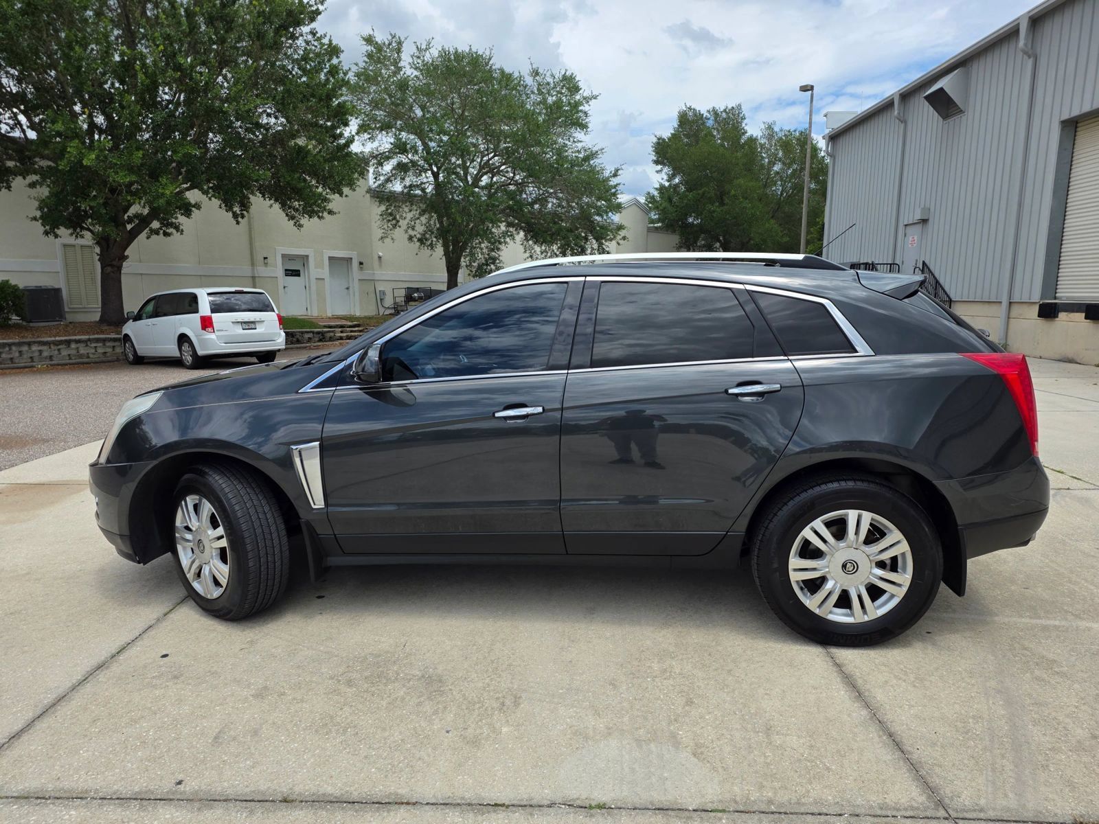 Used 2016 Cadillac SRX Luxury w/ Driver Awareness Package FWD image 15