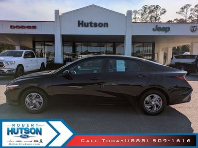 Used 2025 Hyundai Elantra SE w/ Cargo Package