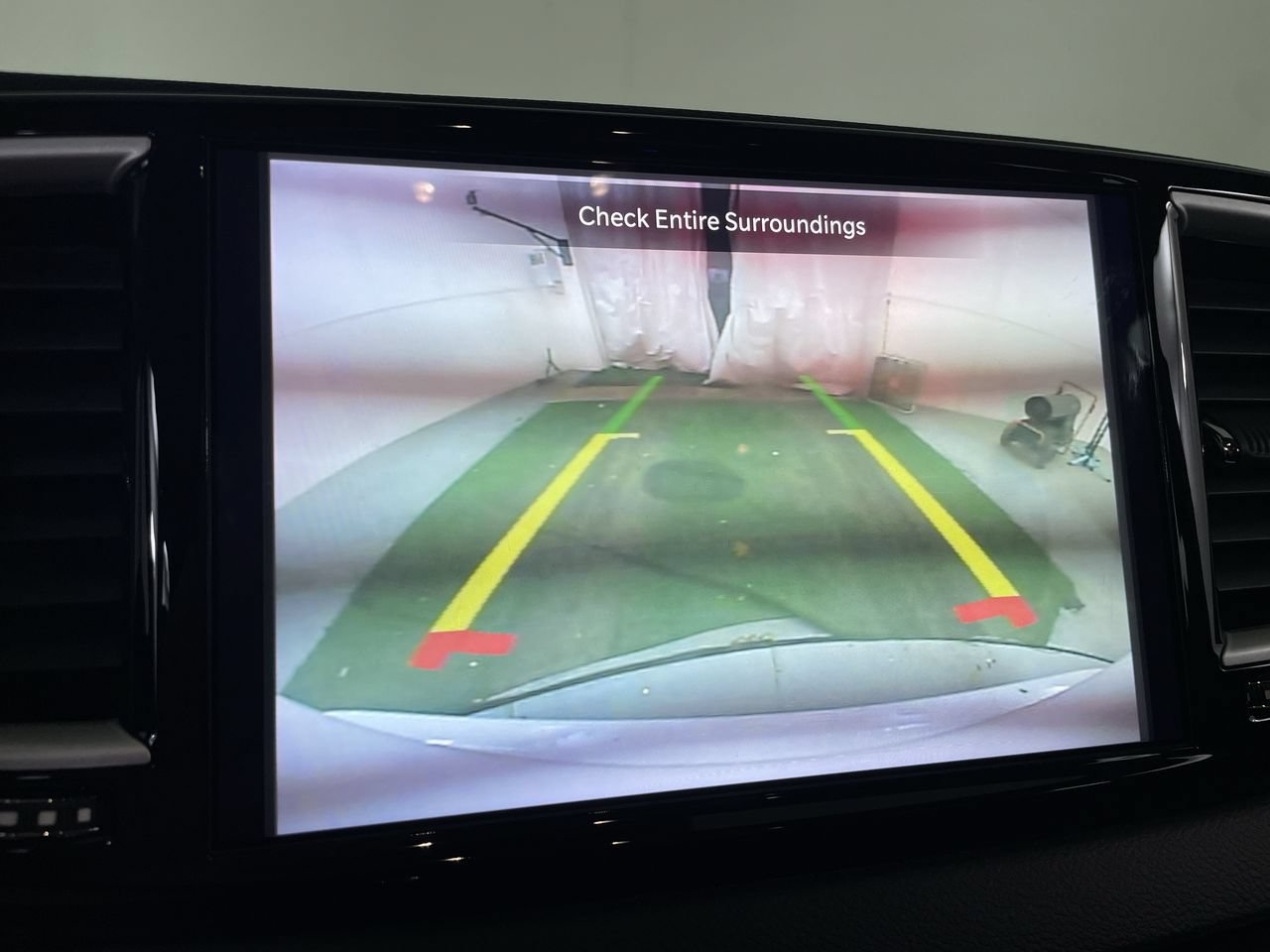 Used 2023 Chrysler Pacifica Touring-L FWD image 17