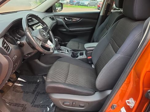 Used 2017 Nissan Rogue SV w/ SV Premium Package AWD/4WD image 9