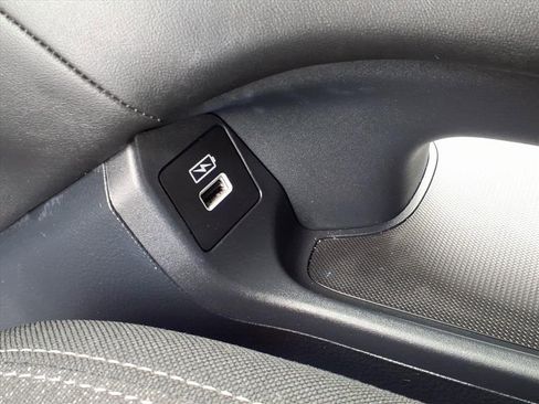 Used 2023 Honda HR-V LX image 19