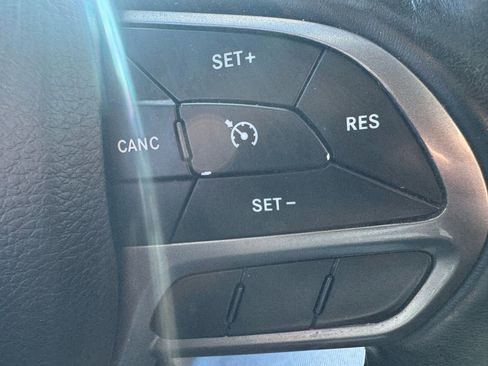 Used 2019 Jeep Cherokee Latitude w/ Cold Weather Group image 18