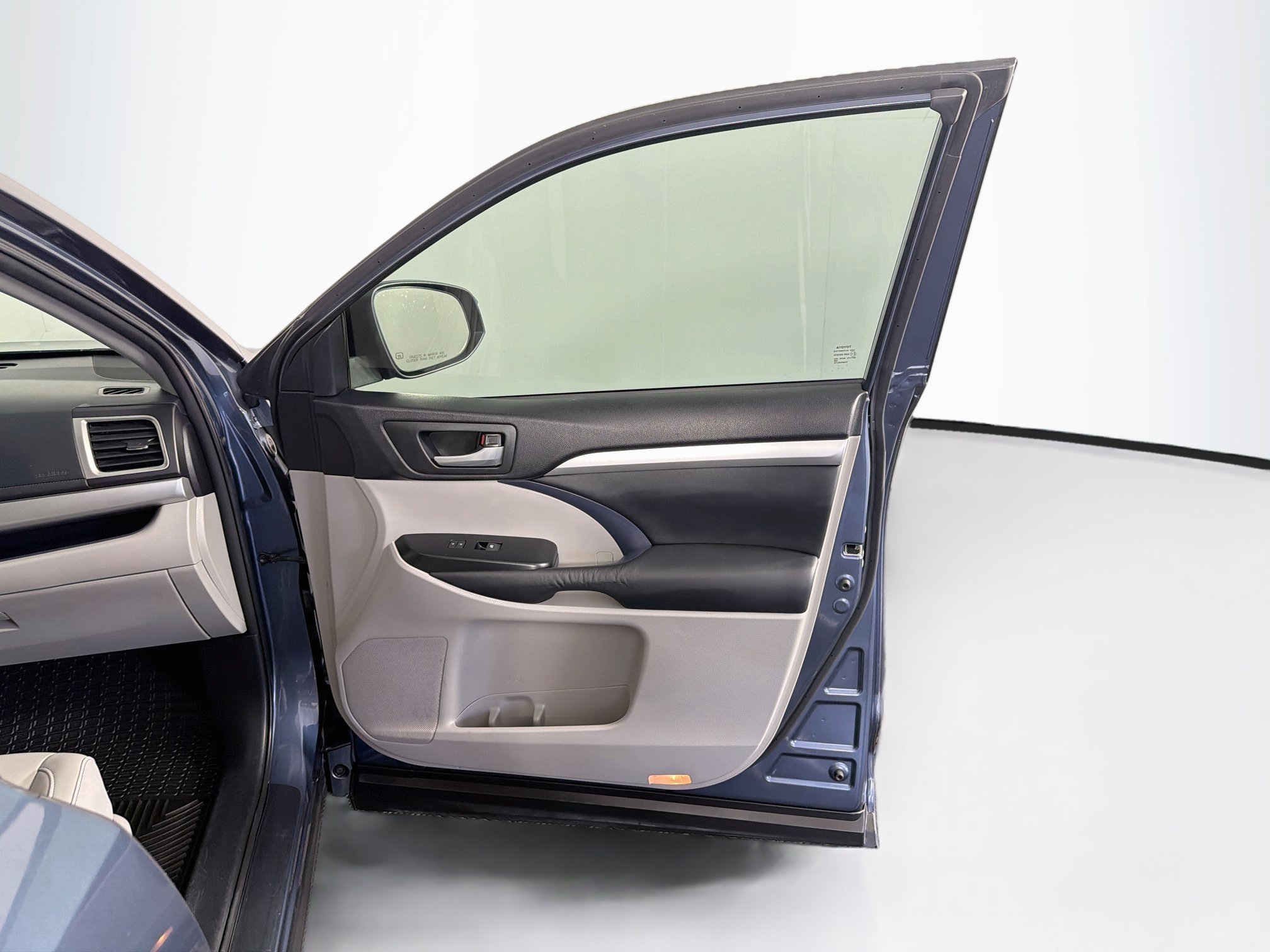 Used 2015 Toyota Highlander XLE FWD image 35