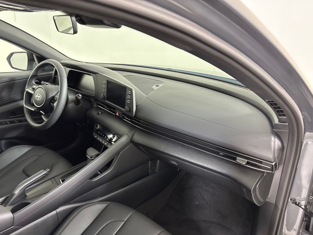 New 2026 Hyundai Elantra SEL Sport FWD image 13