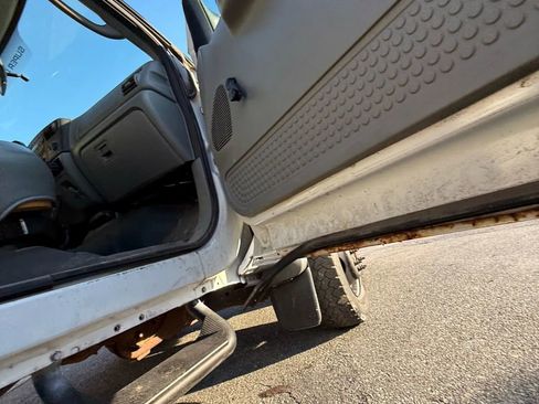 Used 2005 Ford F450 4x4 Regular Cab Super Duty image 35