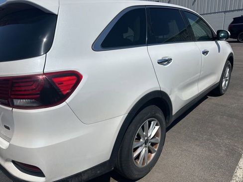 Used 2020 Kia Sorento LX image 4