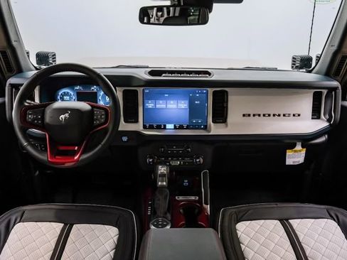 Used 2025 Ford Bronco Heritage Edition image 13