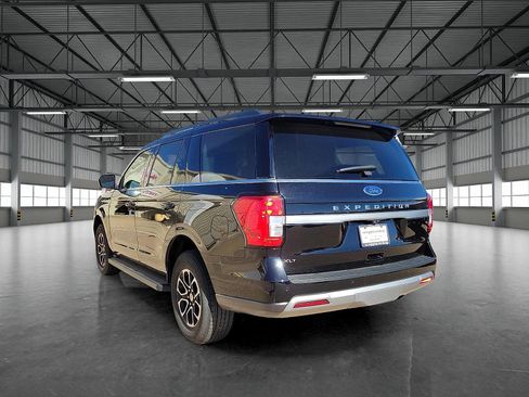 Used 2024 Ford Expedition XLT image 3