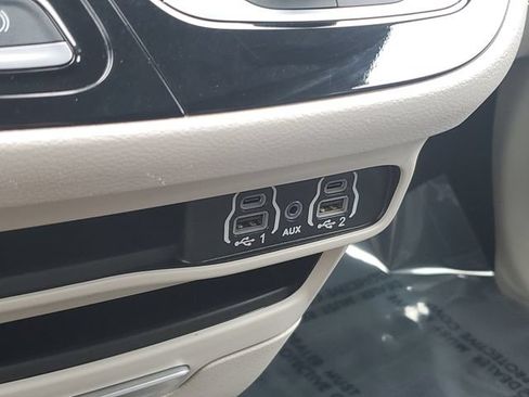 Used 2023 Chrysler Pacifica Touring-L FWD image 28