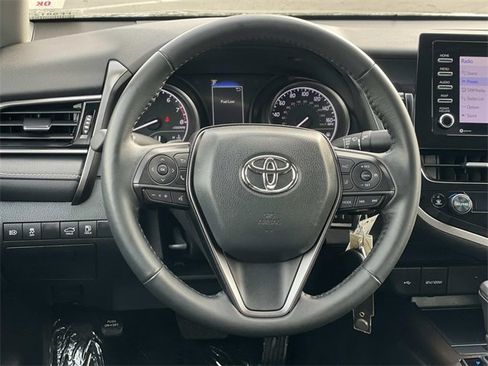 Used 2022 Toyota Camry SE image 7