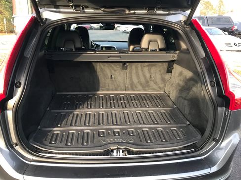 Used 2016 Volvo XC60 T5 Premier w/ Proximity Package image 37