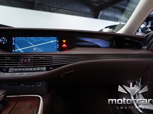 Used 2020 Lexus LS 500 w/ Accessory Package (Z2) image 35