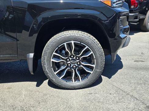 New 2025 Chevrolet Colorado Z71 image 9