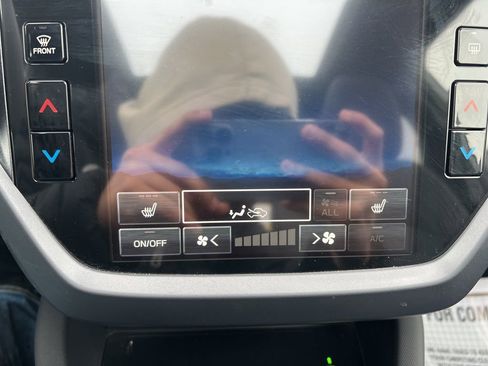 Used 2025 Subaru Forester Premium image 21