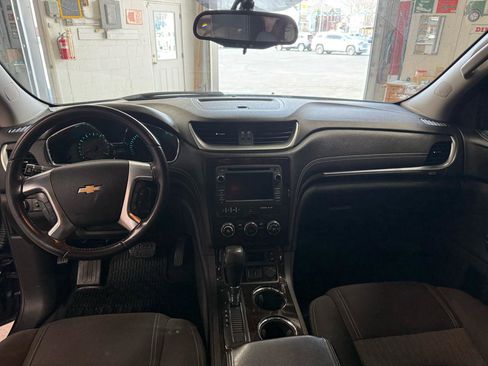 Used 2016 Chevrolet Traverse LT w/ Style and Technology Package image 12
