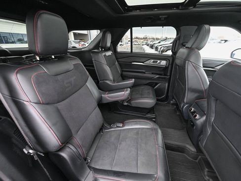Used 2025 Ford Explorer ST image 30