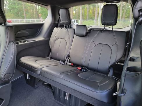 New 2026 Chrysler Pacifica Select w/ S Appearance Package AWD/4WD image 21