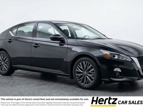 Used 2025 Nissan Altima 2.5 SV image 1