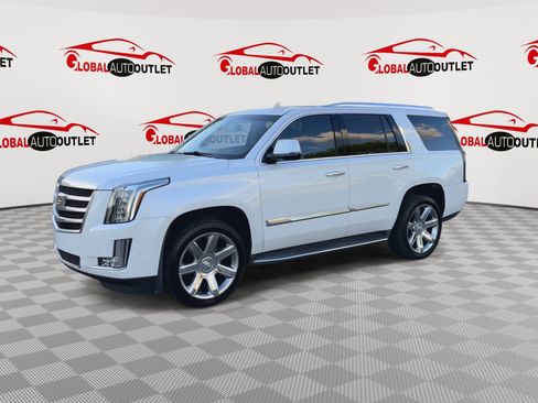 Used 2017 Cadillac Escalade Luxury AWD/4WD image 4