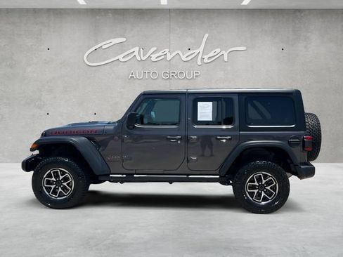 Used 2025 Jeep Wrangler Unlimited Rubicon AWD/4WD image 13