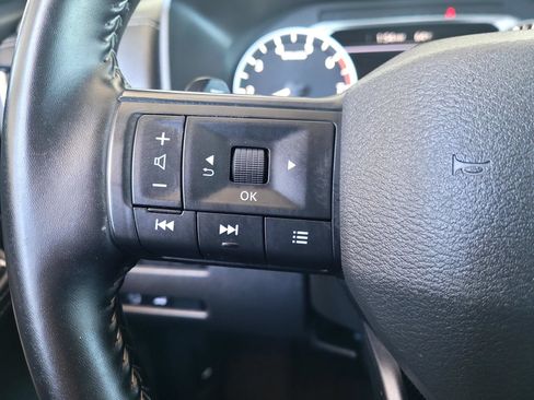 Used 2025 Nissan Rogue SV FWD image 31