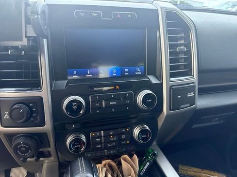 Used 2017 Ford F150 Lariat w/ Equipment Group 502A Luxury AWD/4WD image 8