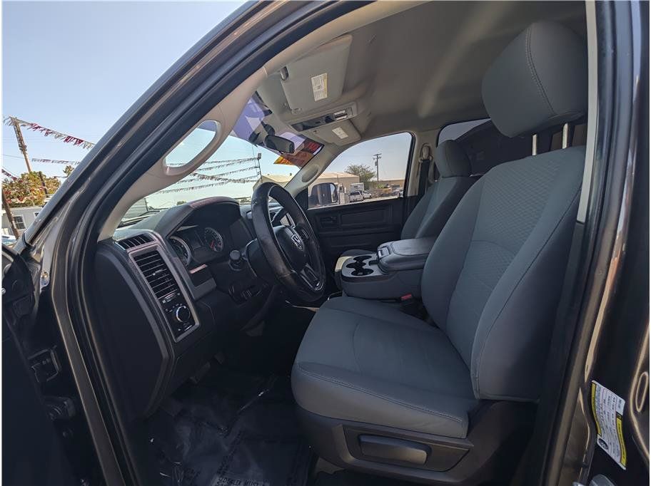 Used 2018 RAM 2500 Tradesman w/ Chrome Appearance Group AWD/4WD image 9